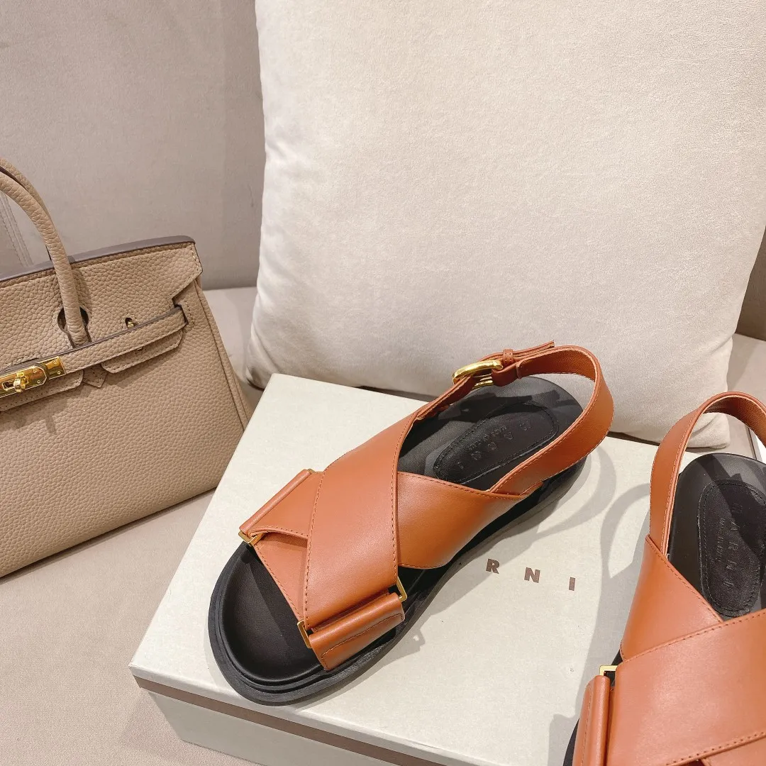 👟👟Ex-factory price 440👟👟 Marni Mani, popular online celebrity style, Taobao, popular single style in physical stores! Thick-soled, elevated classic cross-strap, color-blocked flat-soled cowhide open-toe European and American style women's sandals. Fabric: Cowhide Lining: Sheepskin Outsole: Rubber Button: Gold Size: 35-40